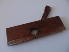 Alter schmaler gut erhaltener formschöner Holz-Hobel