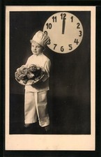 AK Bäckerjunge bringt in der Silvesternacht ein Tablett mit Krapfen 