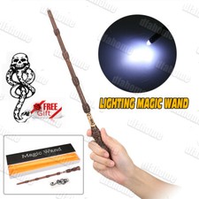 Schwarzer Umhang mit Kapuze