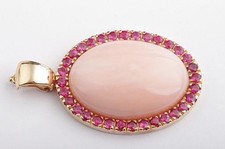 Anhänger mit lachsfarbener