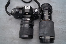 Nikon  EM  Kamera  mit 2