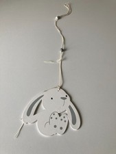 Handgemachter Holz-Hase weiß/grau – Skandi Babyzimmer Deko zum Aufhängen