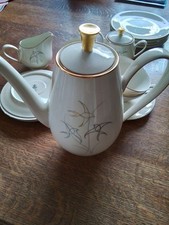 Porzellan-Set Alka Schwalben Goldrand Kaffeegeschirr  4 Personen