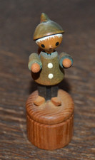 Alte DDR Drückfigur