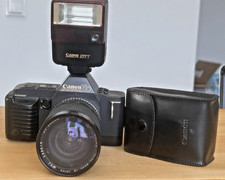 Canon T70 mit Blitzgerät 277T - Exakta 35-200 mm - 1:4-5,6 MC Macro