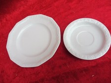 Untertasse und kuchenteller - und,