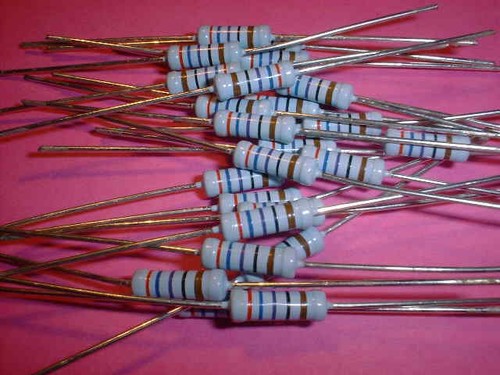 25x 267 ohm 500v - 1w,