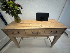 Schmale Holz Komode mit Schubladen