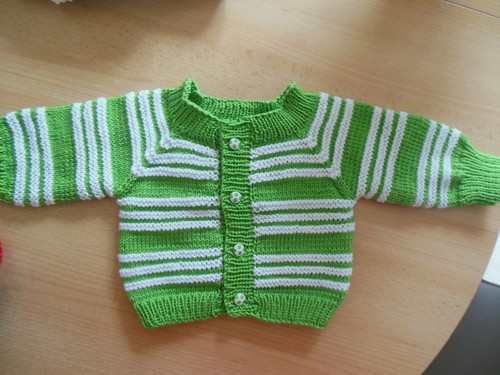 Handgestrickte babystrickjacke - handgestrickte,