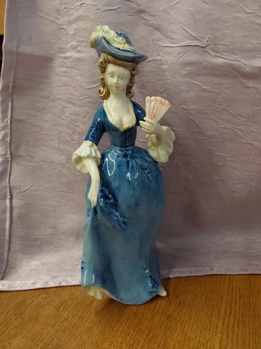 Porzellanfigur dame mit hut - -,