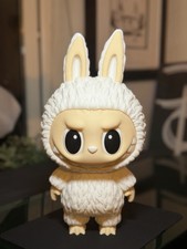 Labubu - GIant Model - XXL 14‘‘ /35cm of Mischievous Art Magic (White Edition)