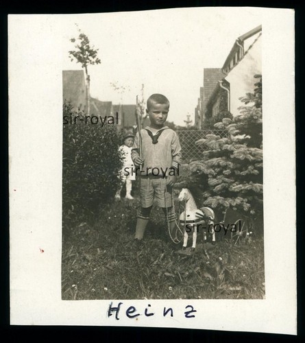 Junge heinz mit nachziehtier - junge,