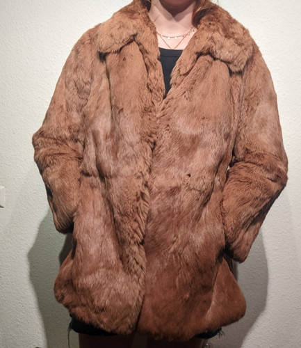 Hellbraune pelzjacke kaninchen - hellbraune,
