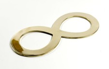 Liegende Acht Messing ca. 15