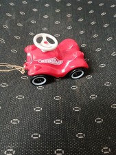 roter Bobby Car aus Kunststoff ca. 7 x 5 cm