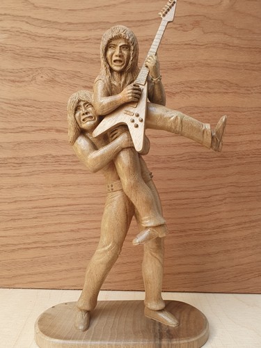 Handgeschnitzte holzfigur ozzy - handgeschnitzte,