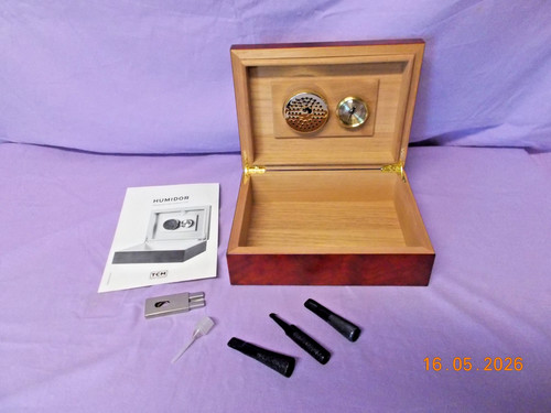 Humidor mit befeuchter und - befeuchter,