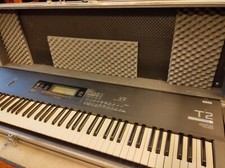 Korg T2 Synthesizer