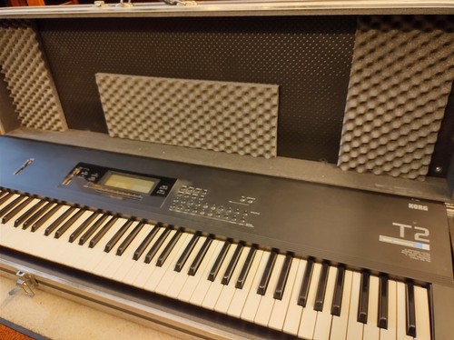 Korg synthesizer - korg, t2
