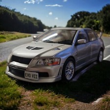 Mitsubishi Lancer Evo VII RHD 2001 silber Modellauto 1:24 Whitebox