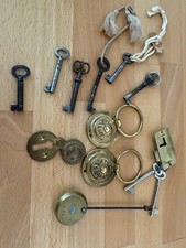 RESTPOSTEN VINTAGE SCHLÜSSEL MESSINGARTIKEL SCHLÖSSER SCHLÜSSELLOCH BESCHLAG RESTAURATIONSPROJEKT