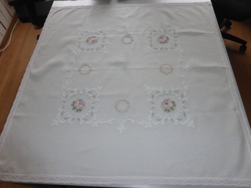 Handgestickte mitteldecke mit - handgestickte,