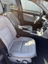 Mercedes W204 Limousine Innenraum, Sitze, Türverkleidung, Leder weiß