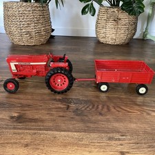 Ertl Traktor,rot,Farmall 966 Hydro International, 1/16,alt