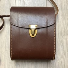 FERNGLASTASCHE. (D289)