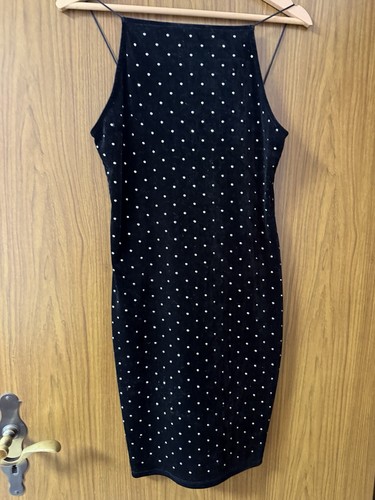 Schwarzes kurzes kleid mit - schwarzes,