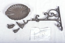 Esschert Design Wandfutterschale Gusseisen 23.6x28.1x23.4cm Vogeltränke Vogelbad