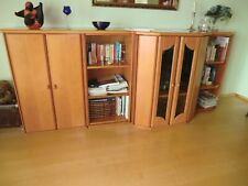 Highboard vierteilig mit zusammenhängender Abdeckplatte, integrierter TV-Schrank