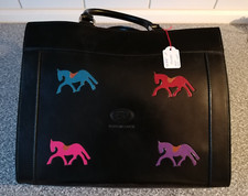 Leder-Handtasche in schwarz von Cecilfox Baden-Baden mit Pferden