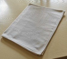 Weiße   Damast-Tischdecke,  ca.  150 x 130 cm  -  irisette -  sehr gut erhalten