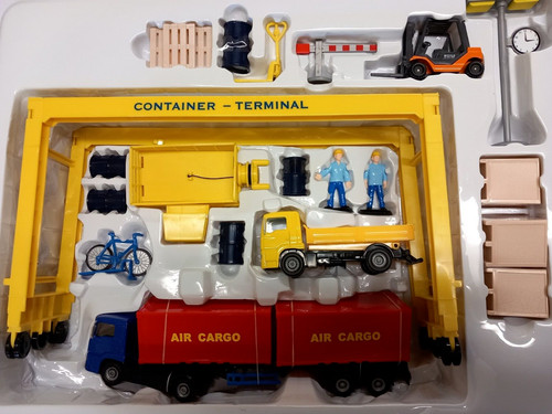 Container terminal mit - container,
