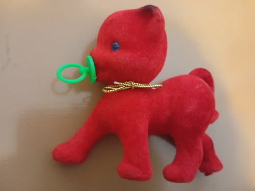 Rote katze mit schnuller - mit, ddr