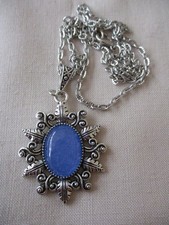 Halskette Gehämmert - Anhänger Florale Blätter - Cabochon Edelstein - Jade Blau