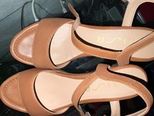 UNISA Damensandalen Gr. 40 - wie neu - fällt aus wie Gr. 39 - Fb. cognac