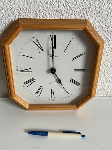 Wanduhr mit holzrahmen - wanduhr,