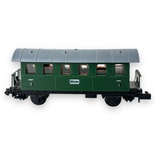 Spur N · Arnold 0301 · Nebenbahnwagen, 2-achsig, grün
