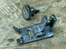 Nähfuß m. Schraube für