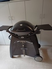 Weber Gasgrill Q2200 mit Rollwagen und diversem Zubehör. 