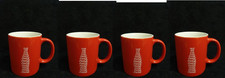 Vier rote Becher Tassen mit