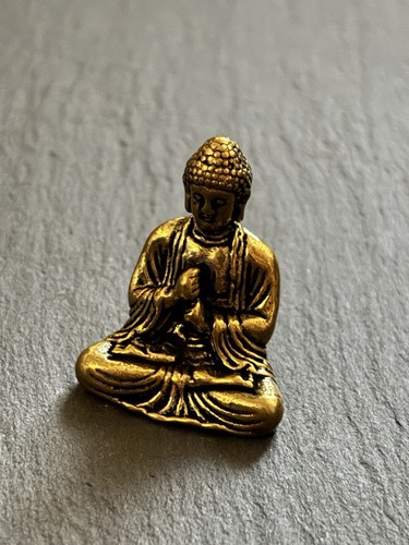 Sitzender buddha aus messing - sitzender,