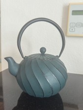 Teekanne aus Gusseisen mit