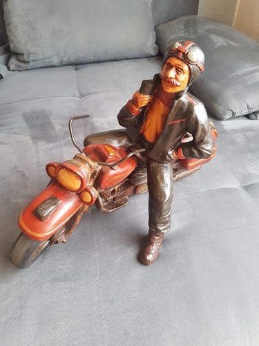 Großes motorrad mit - mit, fahrer