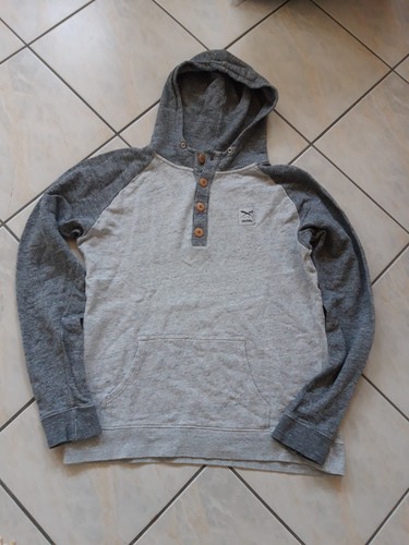 Graues shirt mit langem - langem, arm