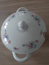 Altes Porzellan Suppenterrine, Ragoutterrine Creme/Weiß florales Muster ca. 2 l