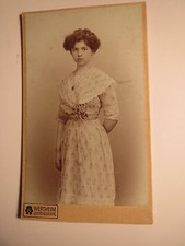 Berlin - stehendes Mädchen -