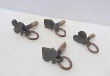 Antike eiserne Haken Kleiderbügel alte Messingschlaufe Halterungen Poker Karte Symbole stabile Krawatte